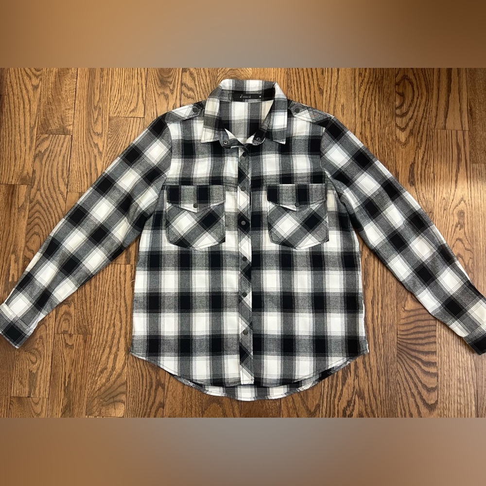 Moi Black and White Plaid Button-Down Shirt with Chest Pockets